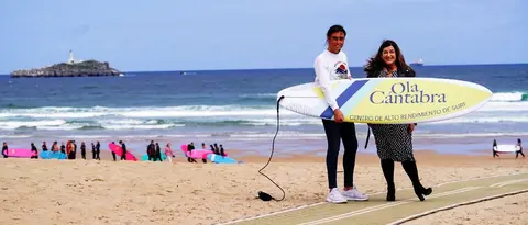 La candidata del PP, María José Sáenz de Buruaga, en Somo.
