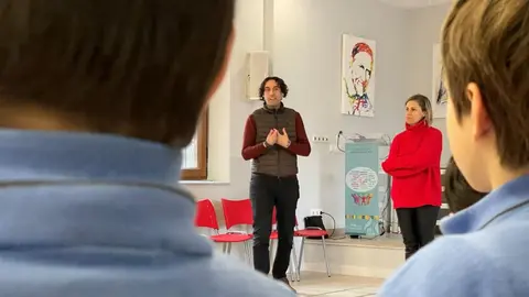 Presentada la iniciativa de debate y oratoria en El Astillero.