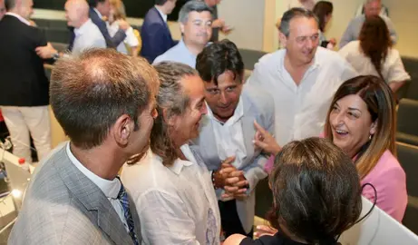 La presidenta regional en su reuni&oacute;n con la CEOE-Cepyme.