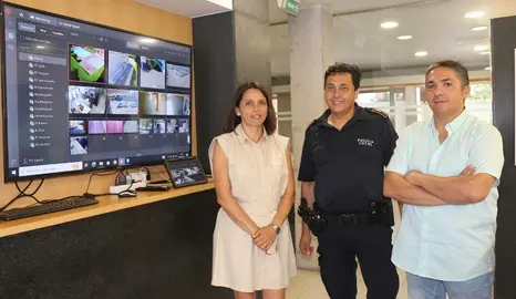 Visita al sistema de cámaras en la Policía Local.