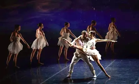 Escenificación del ´Lago de los cisnes'.