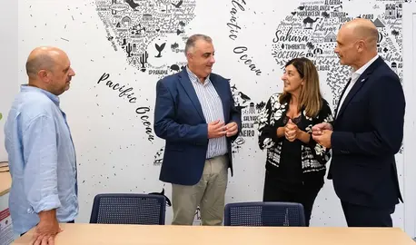 Reunión con el alcalde de Los Corrales de Buelna.