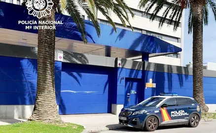 Los agentes detuvieron a dos personas por presunta estafa.