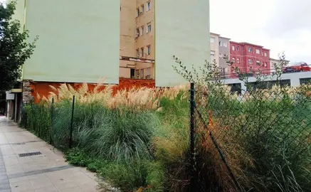 Un solar de la calle Alta, en Santander.