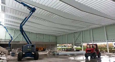 Estado de las obras del polideportivo en Santa Cruz de Bezana.