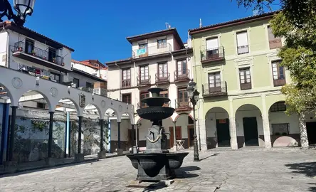 Plaza en la Puebla Vieja de Laredo.