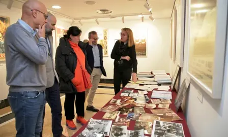 Donación del archivo de Mario Camus con fotografías y cuentos, entre otros.