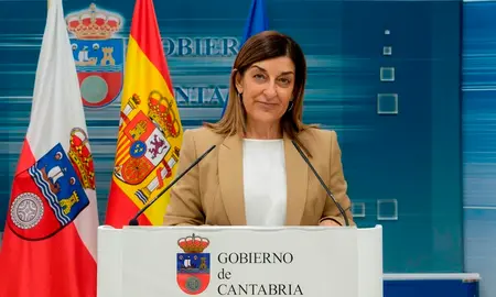 La presidenta de Cantabria, María José Sáenz de Buruaga, realiza una declaración institucional con motivo del acuerdo firmado entre el PSOE y Junts.