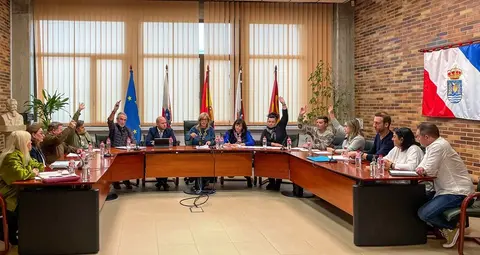 Los concejales en el Pleno de Polanco.