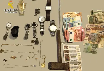 Detenidas cuatro personas por presuntos robos.