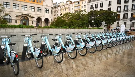 Las bicicletas en la Plaza Alfonso XIII.