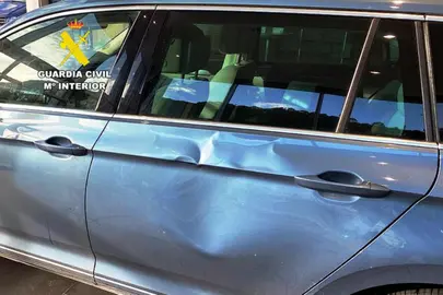 Uno de los veh&iacute;culos da&ntilde;ado.