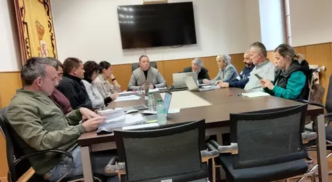 Concejales en el Pleno de Ampuero. R.A.