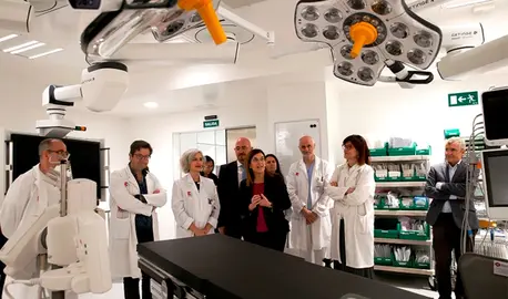 Un momento de la visita al Hospital Universitario Marqués de Valdecilla.