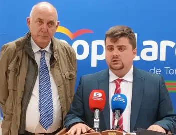 Los concejales del PP en la rueda de prensa.