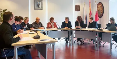 Concejales en el Pleno de Comillas.