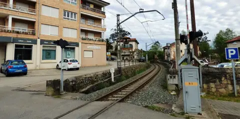 Paso a nivel en La Cavada, en Riotuerto. R.A.