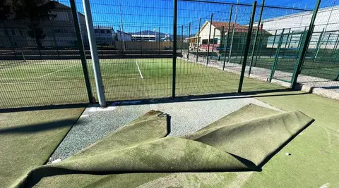 Estado de las pistas de tenis en Reinosa.