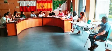 Concejales en el Pleno de Noja. R.A.