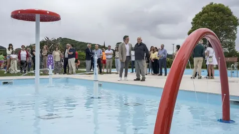 Un momento de la inauguración de las obras en la piscina.