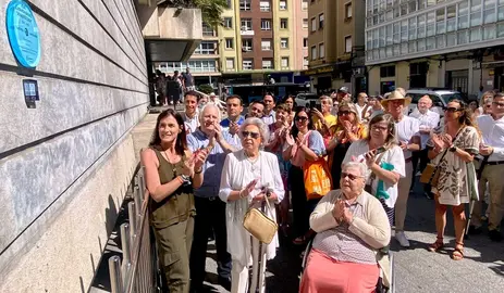 Descubrimiento de la placa.