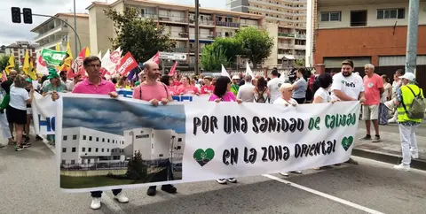 Cabeza de la manifestación de hoy en Laredo. R.A.