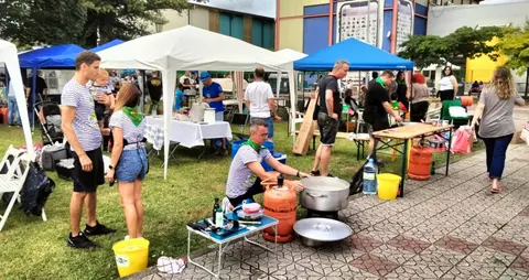 Las cuadrillas cocinaron junto al recinto ferial. R.A.