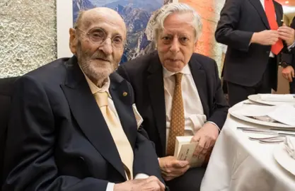 Álvaro Pombo, a la izquierda.