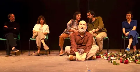 Los actores en la representación de la obra.