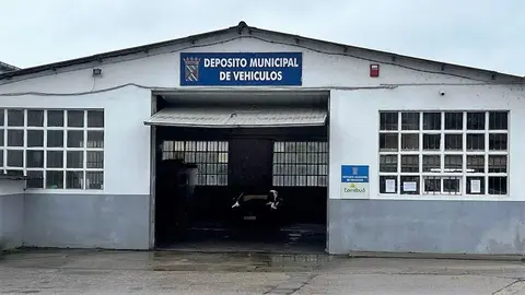 Depósito de vehículos en Torrelavega.