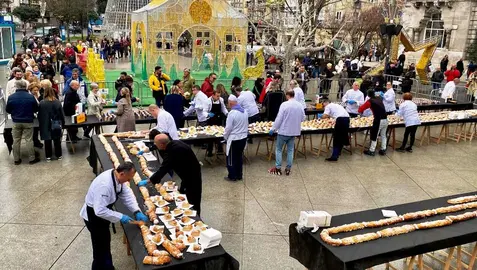 Reparto de roscón solidario.