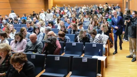 El consejero de Educación, Formación Profesional y Universidades, Sergio Silva, presenta el Plan Cantabria es Salud.