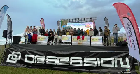 Surfistas en la Vaca Gigante.