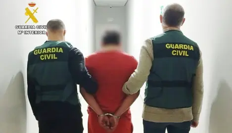 Los agentes detuvieron al presunto agresor.