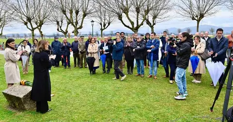 Asistentes al homenaje en La Magdalena en Santander.
