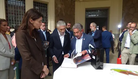 Los ministros en el centro penitenciario El Dueso en septiembre de 2022. R.A.