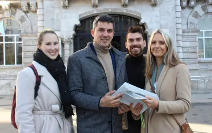 Presentación de las firmas en el Consistorio de Santander.