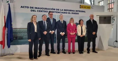 Autoridades políticas en el acto de inauguración en El Dueso. R.A.