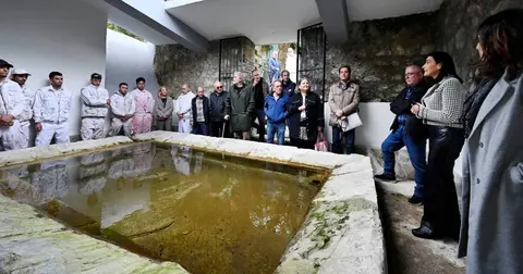 Visita al lavadero del barrio de Adarzo.