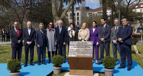 Autoridades en el acto de la Plaza Botín.