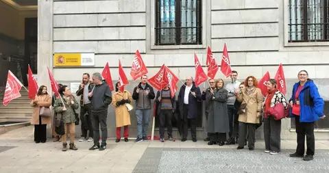 Concentración UGT-CCOO-AGE.