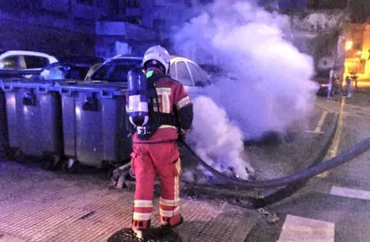 Incendio en el contenedor en Santoña.