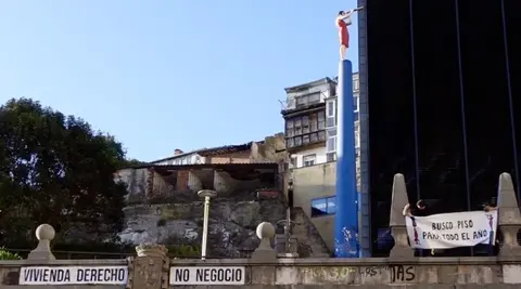 Protesta ante la Consejería de Vivienda.