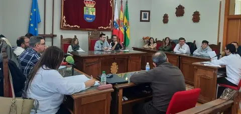 Concejales en el Pleno de Colindres.