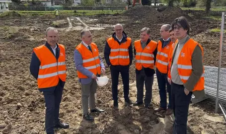 Visita a las viviendas de Escalante.