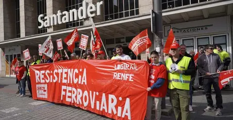 Concentración de los ferroviarios en Santander.