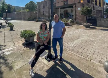 El alcalde de Cartes, Agustín Molleda, en el exterior del Ayuntamiento.