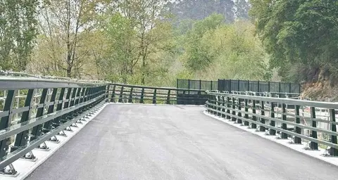 Paso elevado en Alfoz de Lloredo.