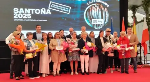 Mujeres jubiladas y homenajeadas en Santoña. R.A.