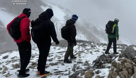 Un momento del rescate de los tres jóvenes.